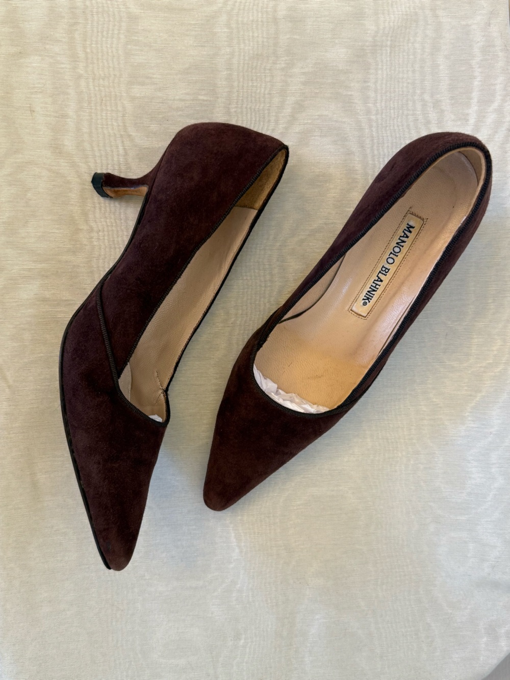 Vintage Manolo Blahnik Chocolate Brown Suede Pointed Toe Kitten Heels 35 Y2K